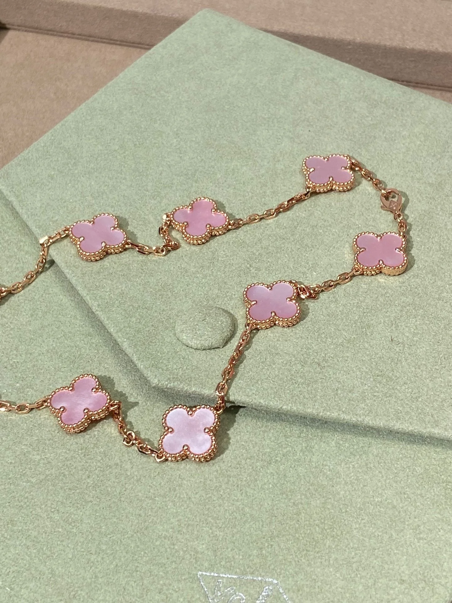 Regalia jewelryCLOVER 10 MOTIFS PINK NECKLACE