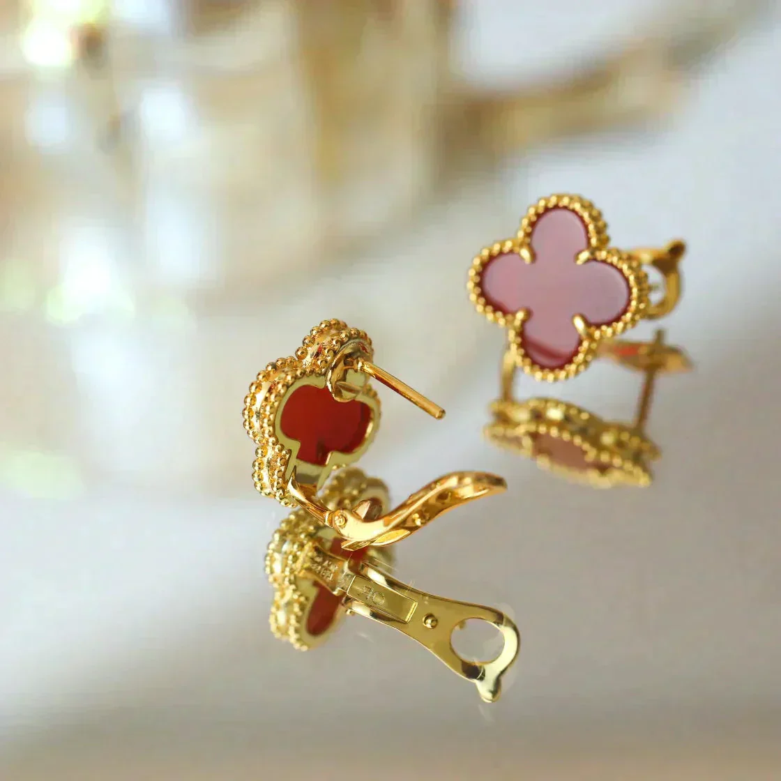 Regalia jewelryCLOVER MEDIUM 1 MOTIFS CARNELIAN  EARRINGS