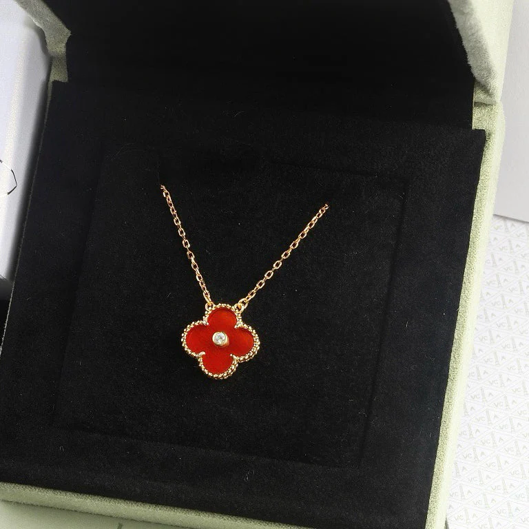 Regalia jewelryCLOVER 15MM DIAMOND CARNELIAN NECKLACE