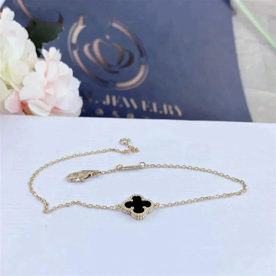 Regalia jewelryCLOVER ONYX SINGLE FLOWER BRACELET