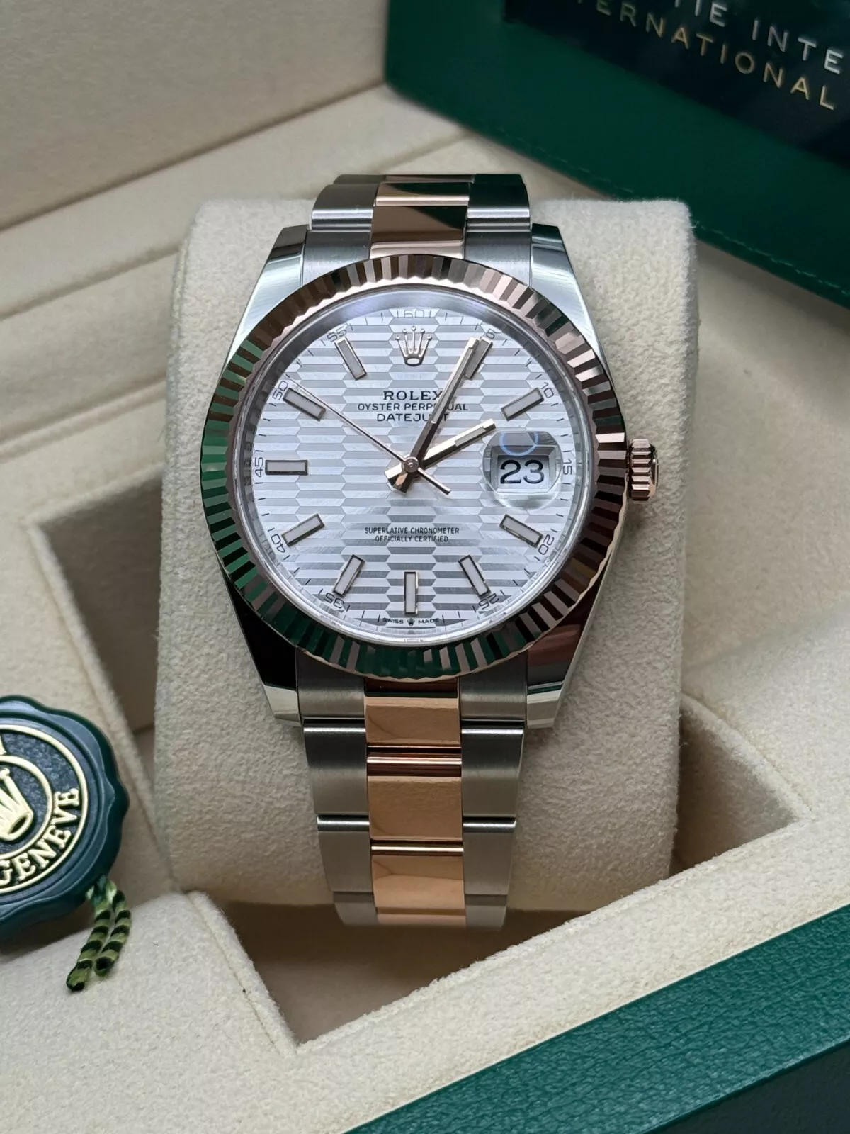 【Super Clone】ROLEX Datejust 41mm 126331 Silver Fluted Motif Dial Two Tone Stainless Steel & 18K Rose Gold Jubilee Bracelet Men's Watch