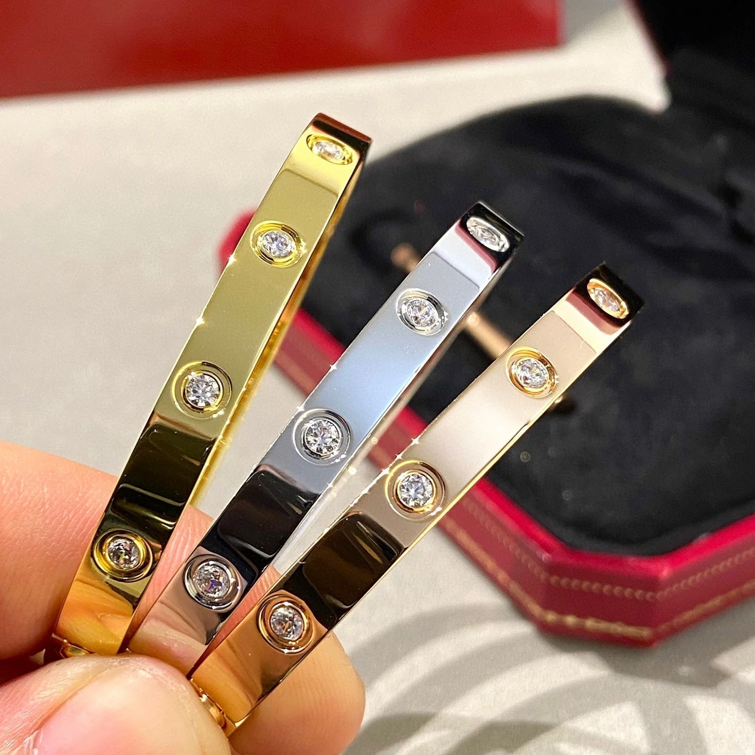 Regalia jewelryLOVE BRACELET 6.1MM 10 DIAMONDS