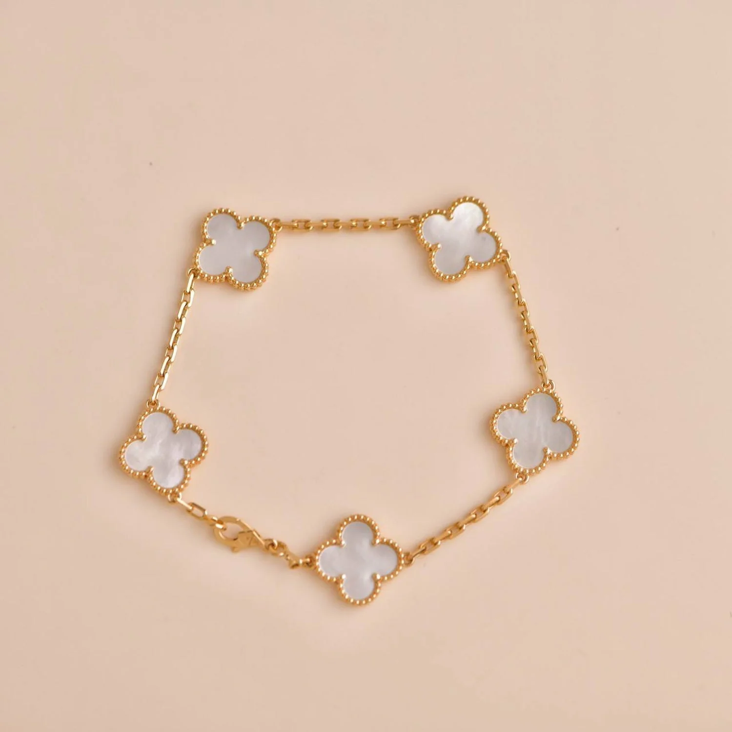 Regalia jewelryCLOVER  5 MOTIF WHITE MOP BRACELET