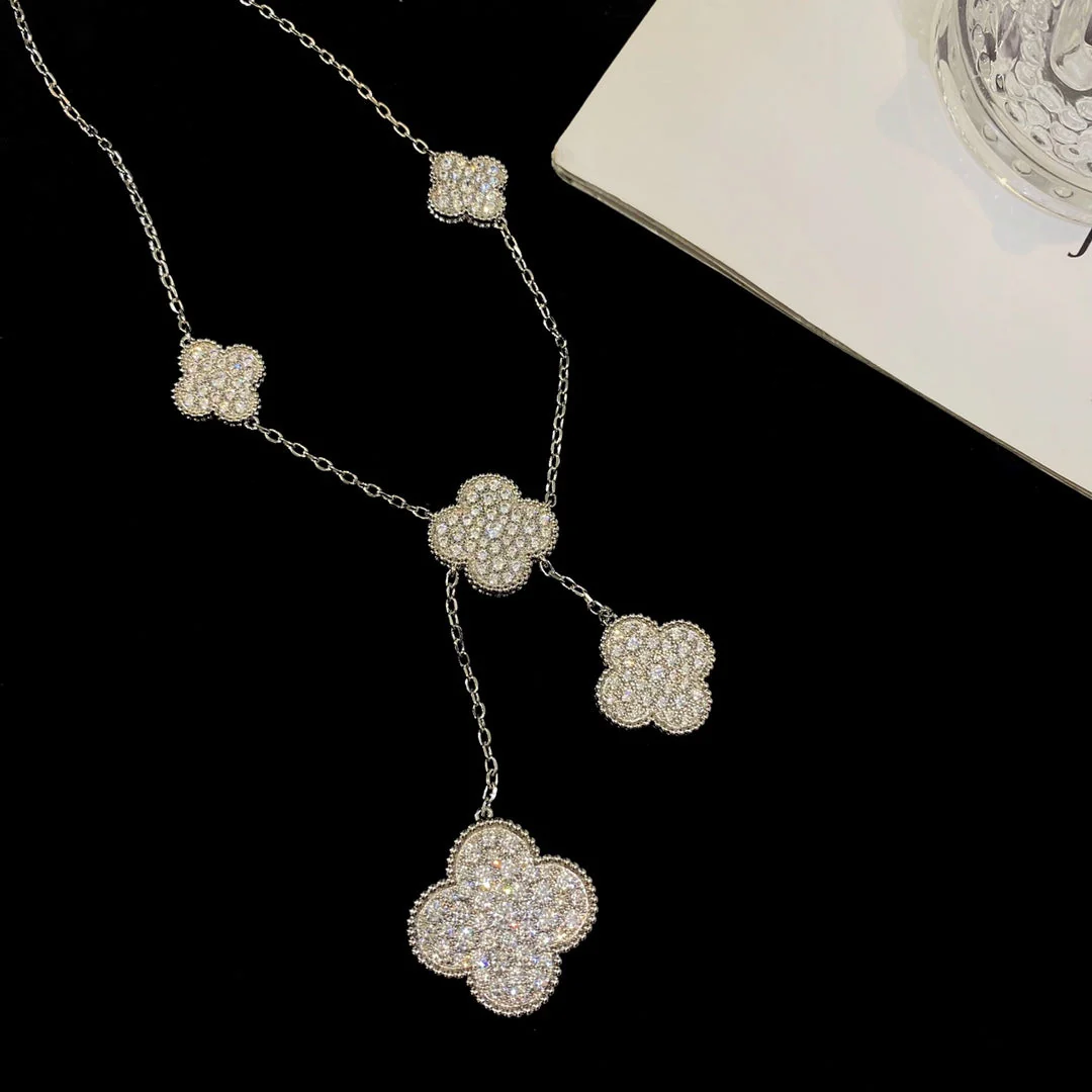 Regalia jewelryCLOVER 5 MOTIFS SILVER DIAMONDS NECKLACE