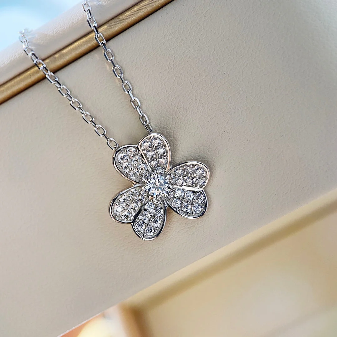Regalia jewelryCLOVER DIAMOND NECKLACE SILVER
