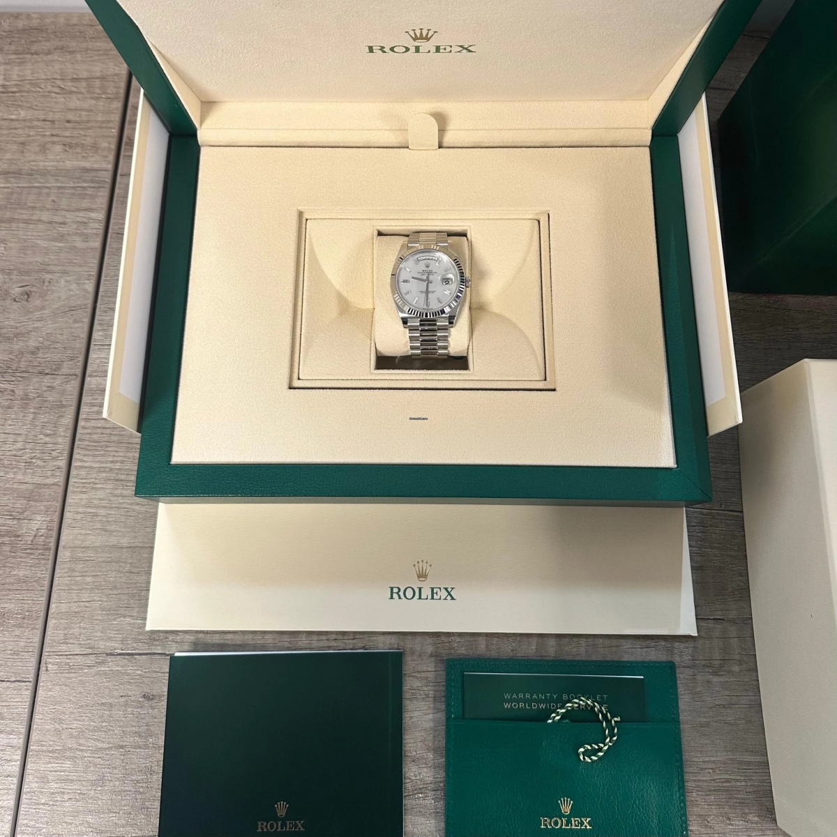 【Super Clone】ROLEX Day-Date 228236-0026 Mother Of Pearl Diamonds Dial