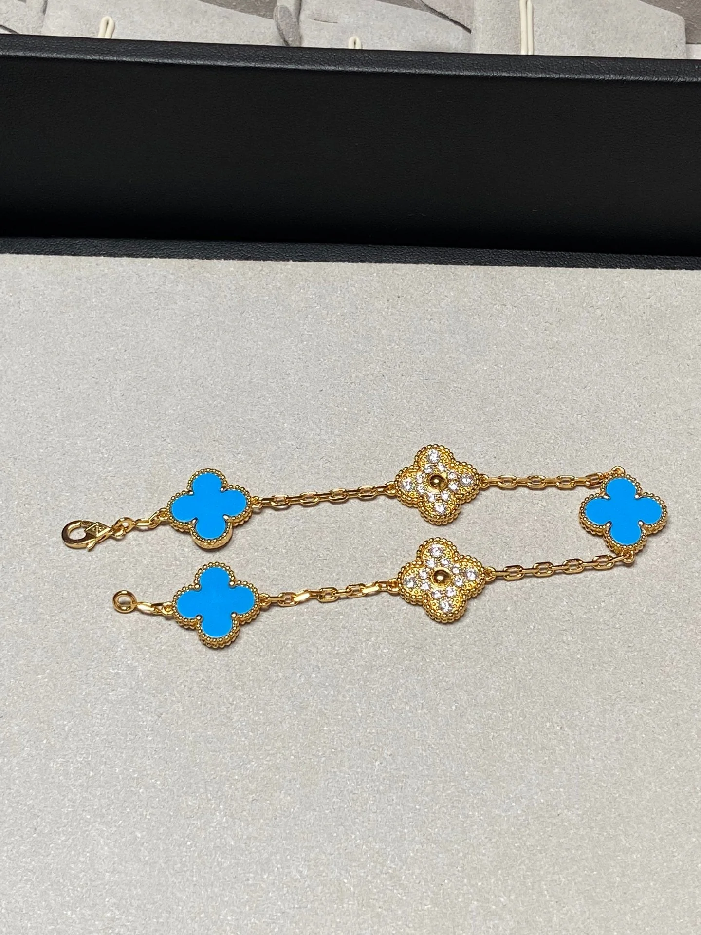 Regalia jewelryCLOVER 5 MOTIF BLUE CHALCEDONY DIAMOND GOLD BRACELET