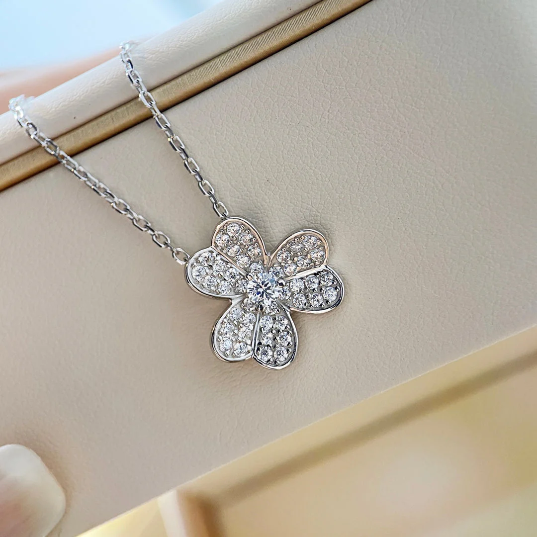 Regalia jewelryCLOVER DIAMOND NECKLACE SILVER