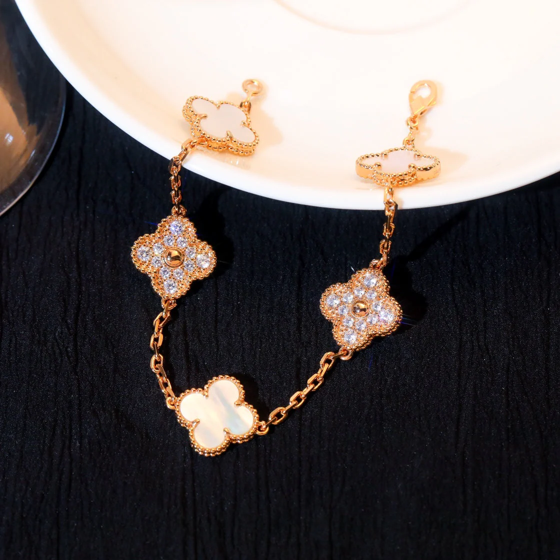 Regalia jewelryCLOVER BRACELET 5 MOTIF WHITE MOP DIAMOND