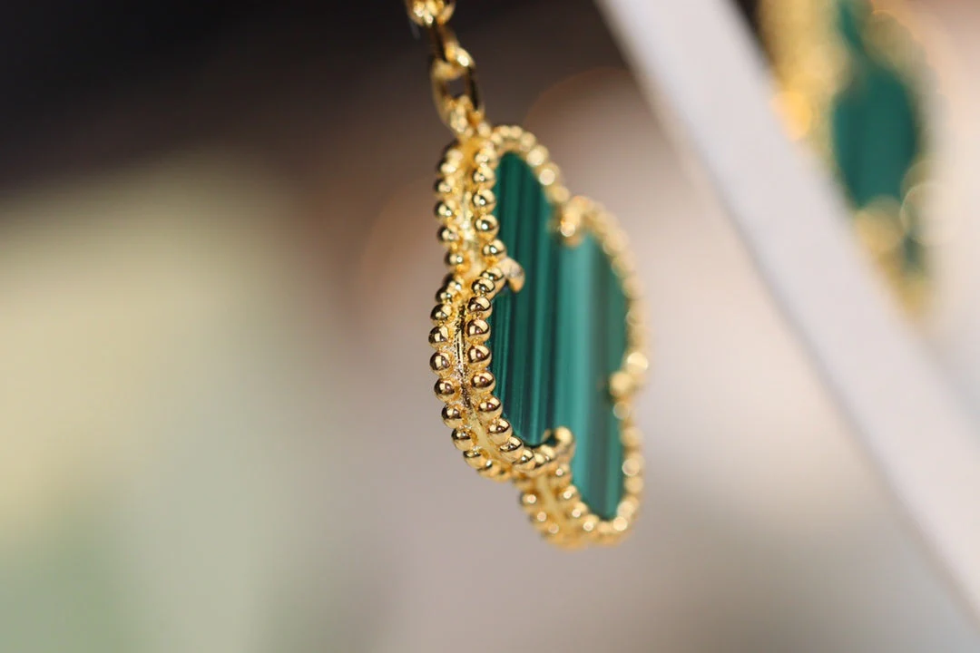 Regalia jewelryCLOVER EARRINGS GOLD MALACHITE DIAMOND 3 MOTIF