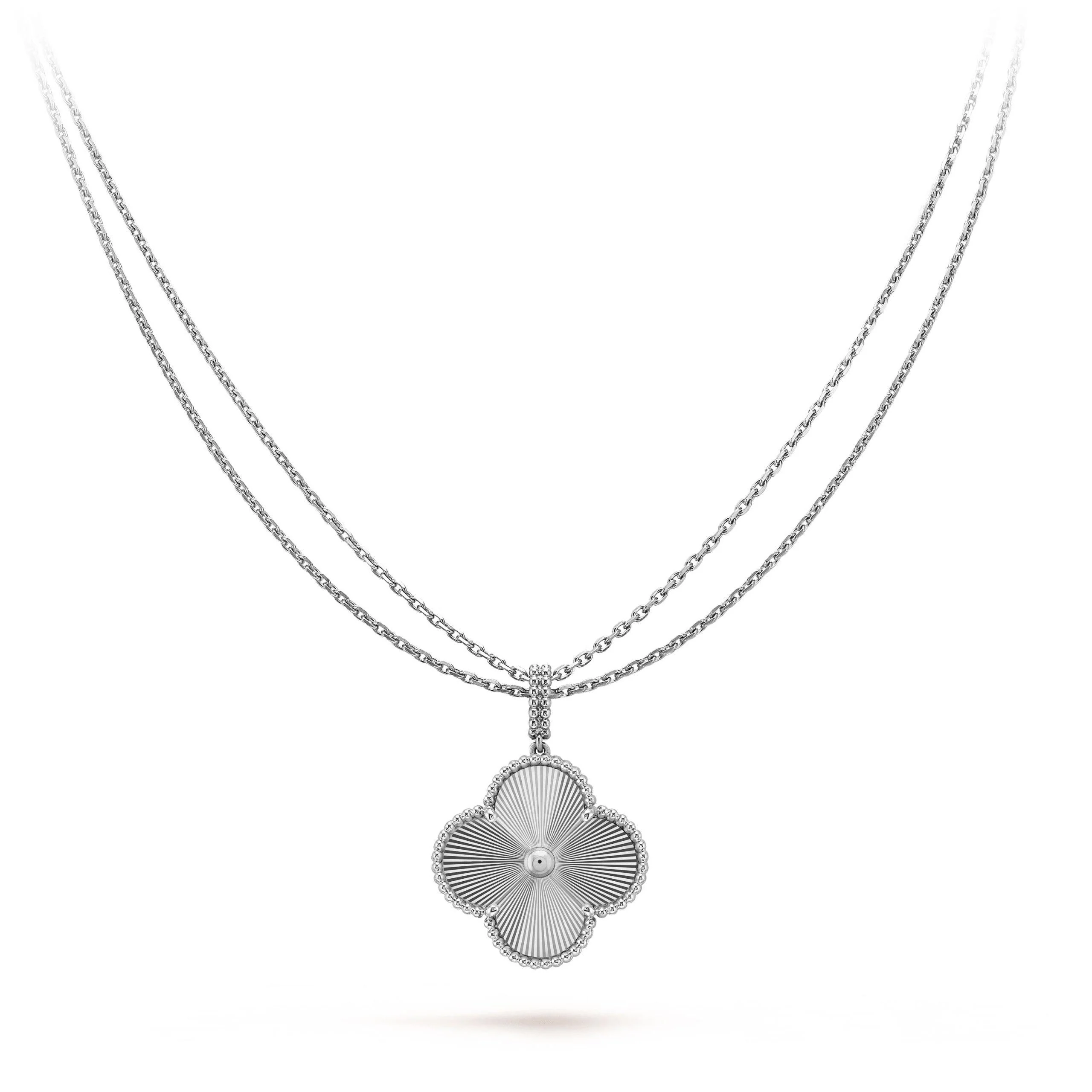 Regalia jewelryCLOVER 25MM SILVER BIG CLOVER NECKLACE