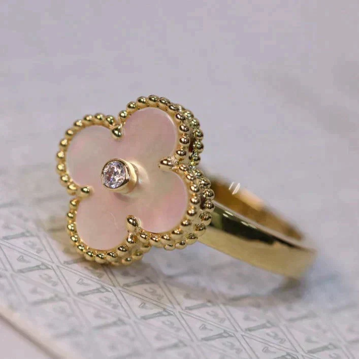 Regalia jewelryCLOVER PINK MOP RING GOLD DIAMOND