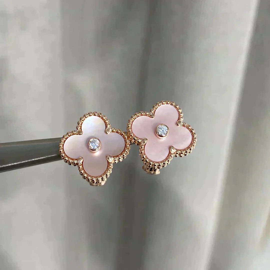 Regalia jewelryCLOVER MEDIUM 1 MOTIFS  PINK MOP DIAMOND EARRINGS