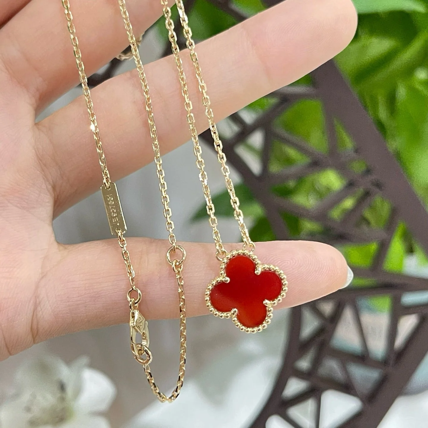 Regalia jewelryCLOVER 15MM CARNELIAN SINGLE FLOWER NECKLACE