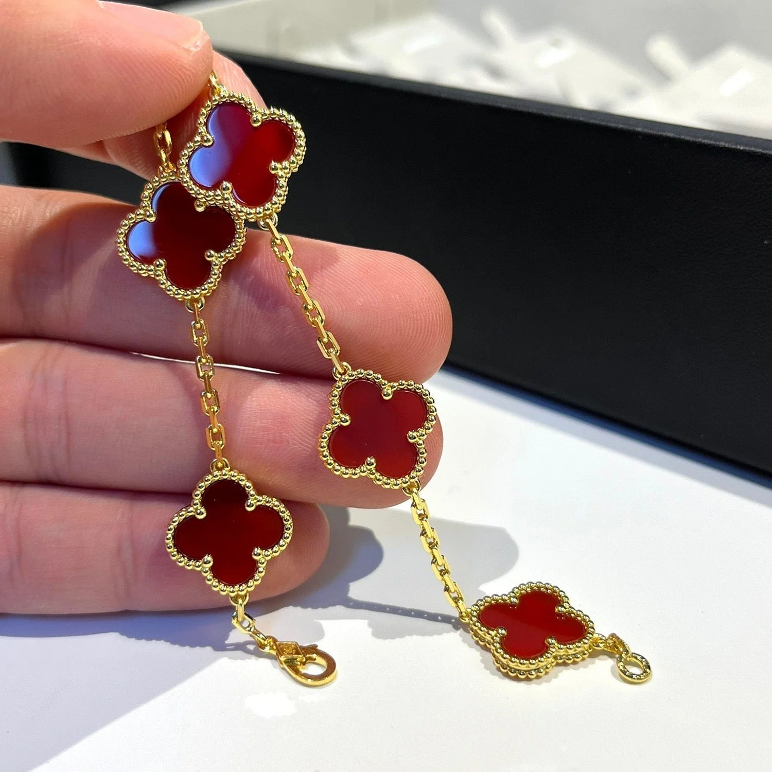 Regalia jewelryCLOVER 5 MOTIFS RED AGATE  BRACELET