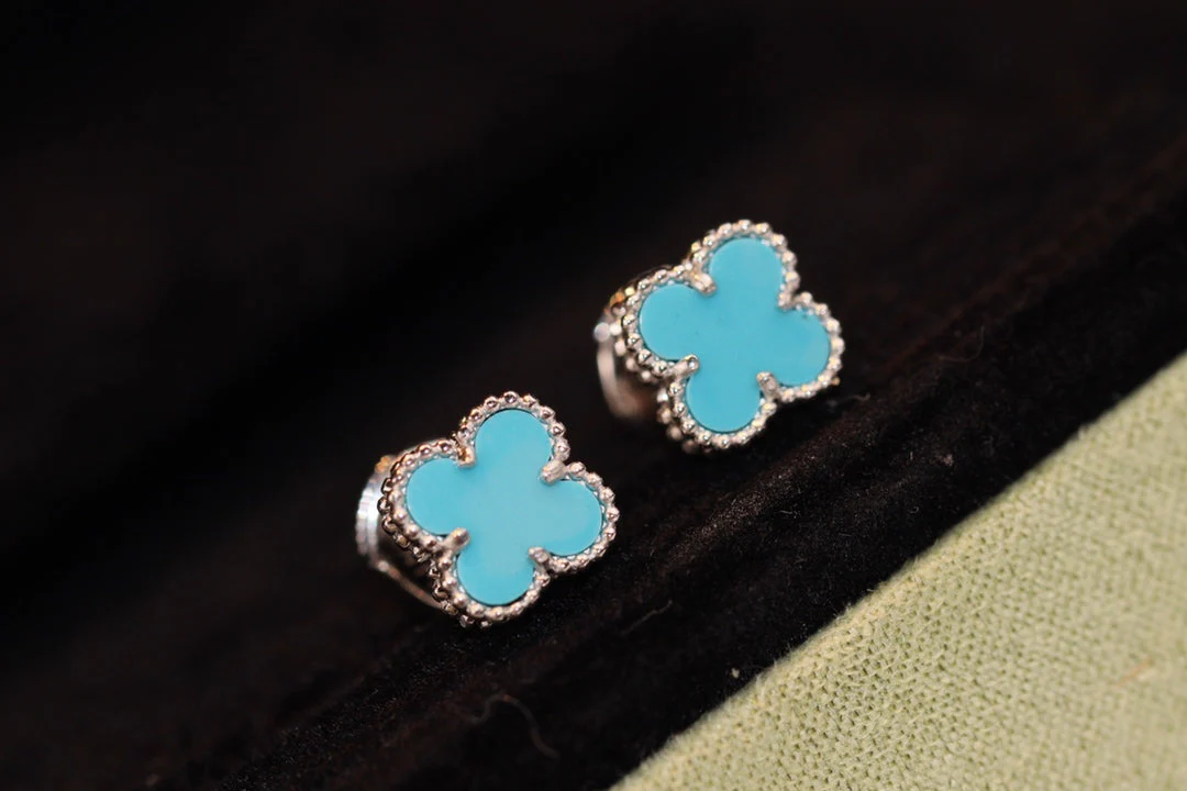 Regalia jewelryCLOVER MINI TURQUOISE SILVER STUD EARRINGS