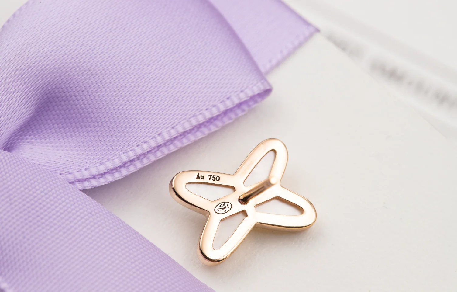 Regalia jewelryJEUX DE WHITE MOP PINK GOLD DIAMOND EARRINGS