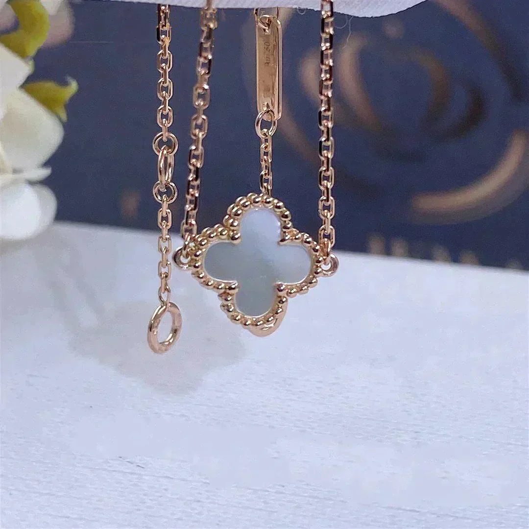 Regalia jewelryCLOVER WHITE MOP SINGLE FLOWER BRACELET