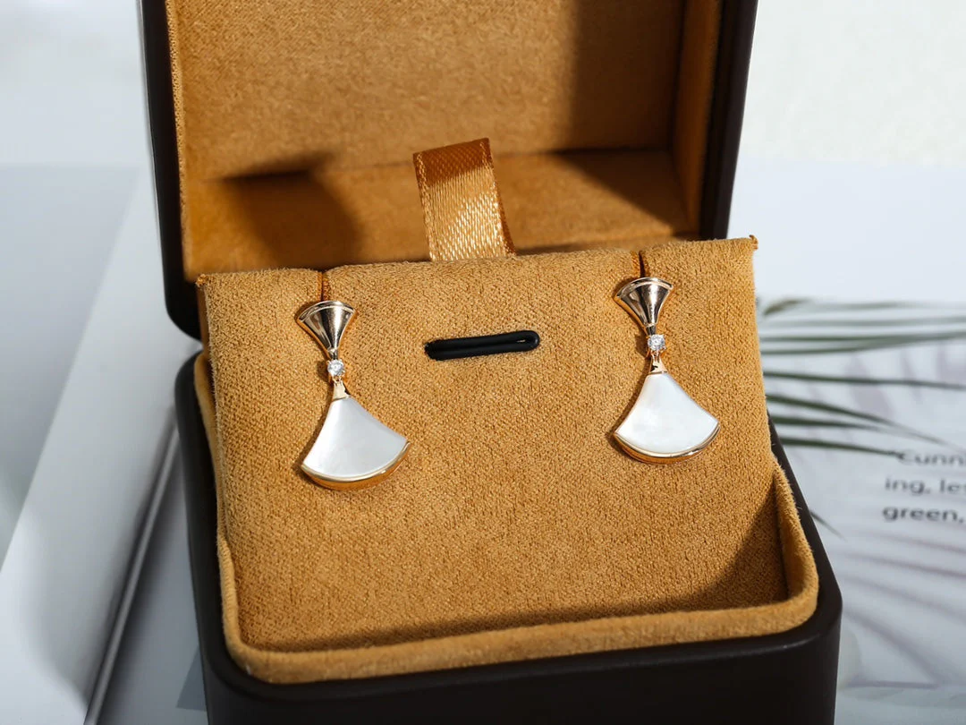 Regalia jewelryDREAM MOP PINK GOLD EARRINGS