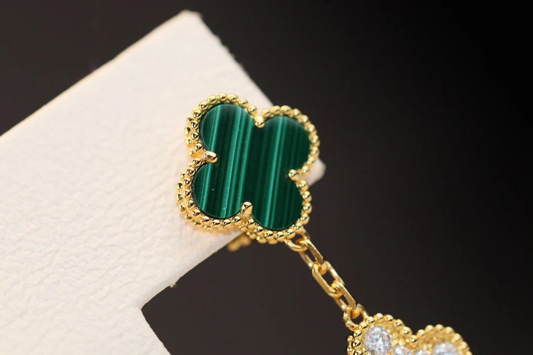 Regalia jewelryCLOVER EARRINGS GOLD MALACHITE DIAMOND 3 MOTIF