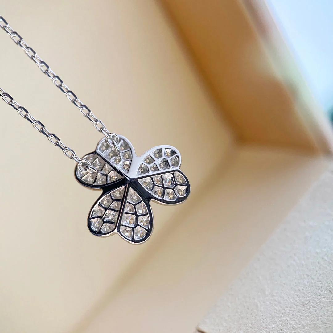 Regalia jewelryCLOVER DIAMOND NECKLACE SILVER