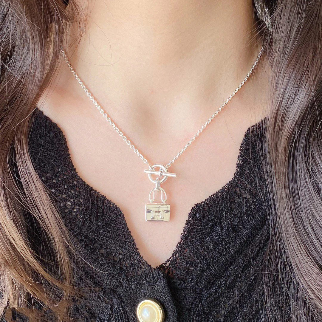 Regalia jewelryCONSTANCE PEDANT SILVER NECKLACE