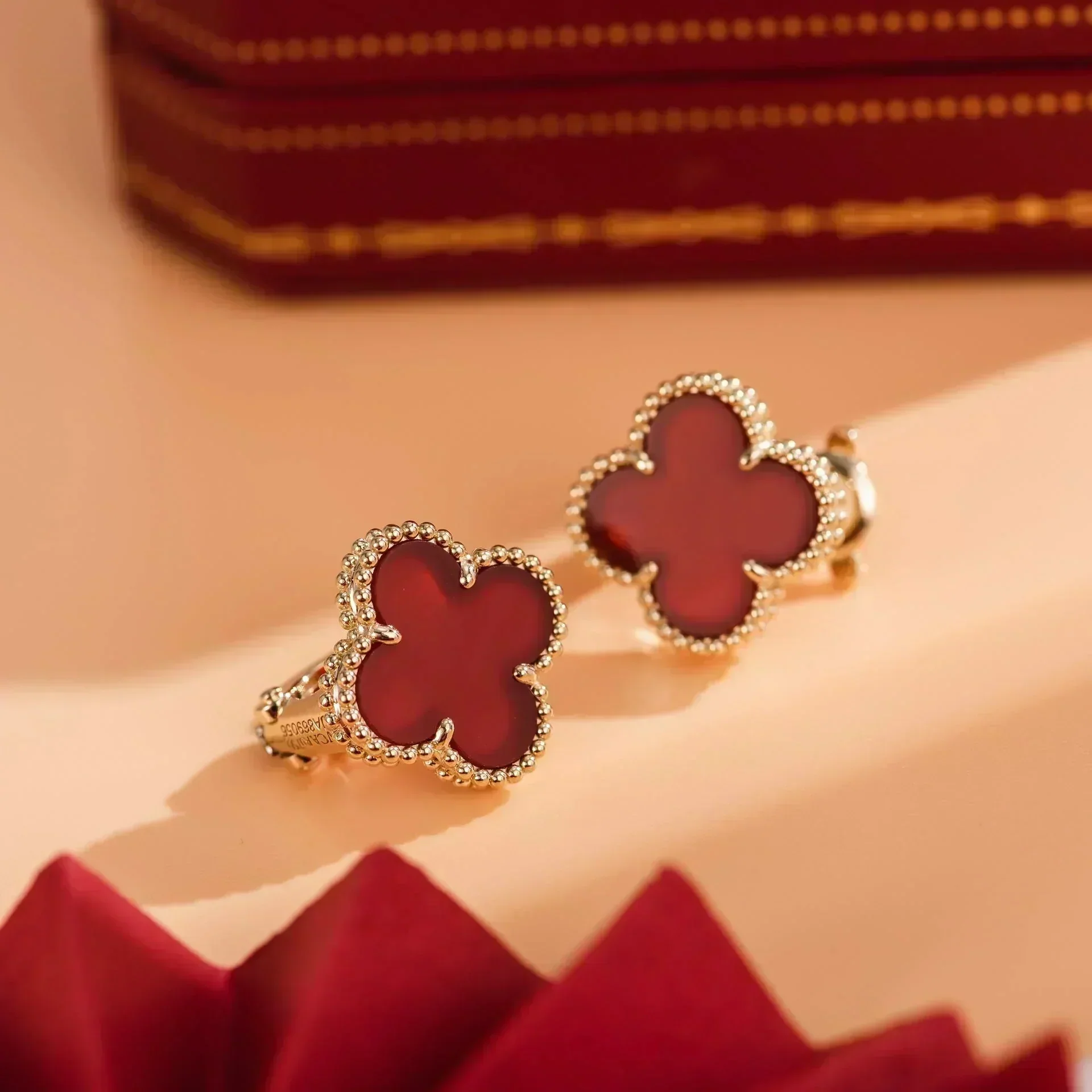 Regalia jewelryCLOVER MEDIUM 1 MOTIFS CARNELIAN  EARRINGS