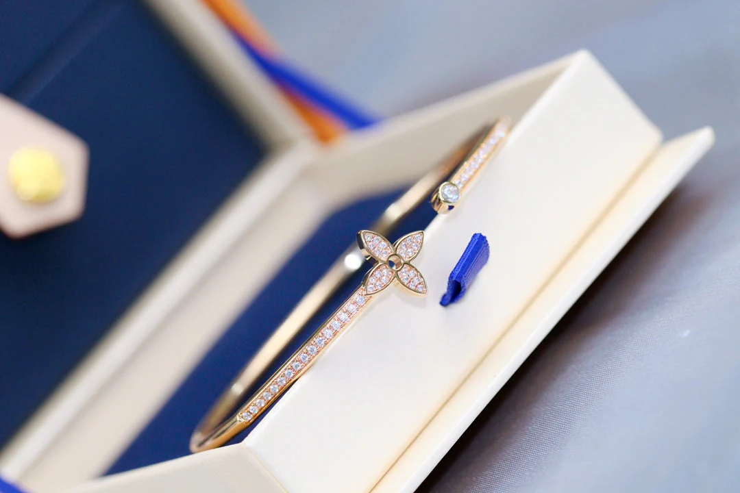 Regalia jewelryIDYLLE PINK GOLD OPEN BRACELET DIAMOND PAVED