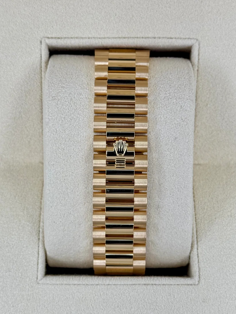 【Super Clone】ROLEX  Yellow Gold President Day Date 40mm Black Diamond Baguette Dial - 228238