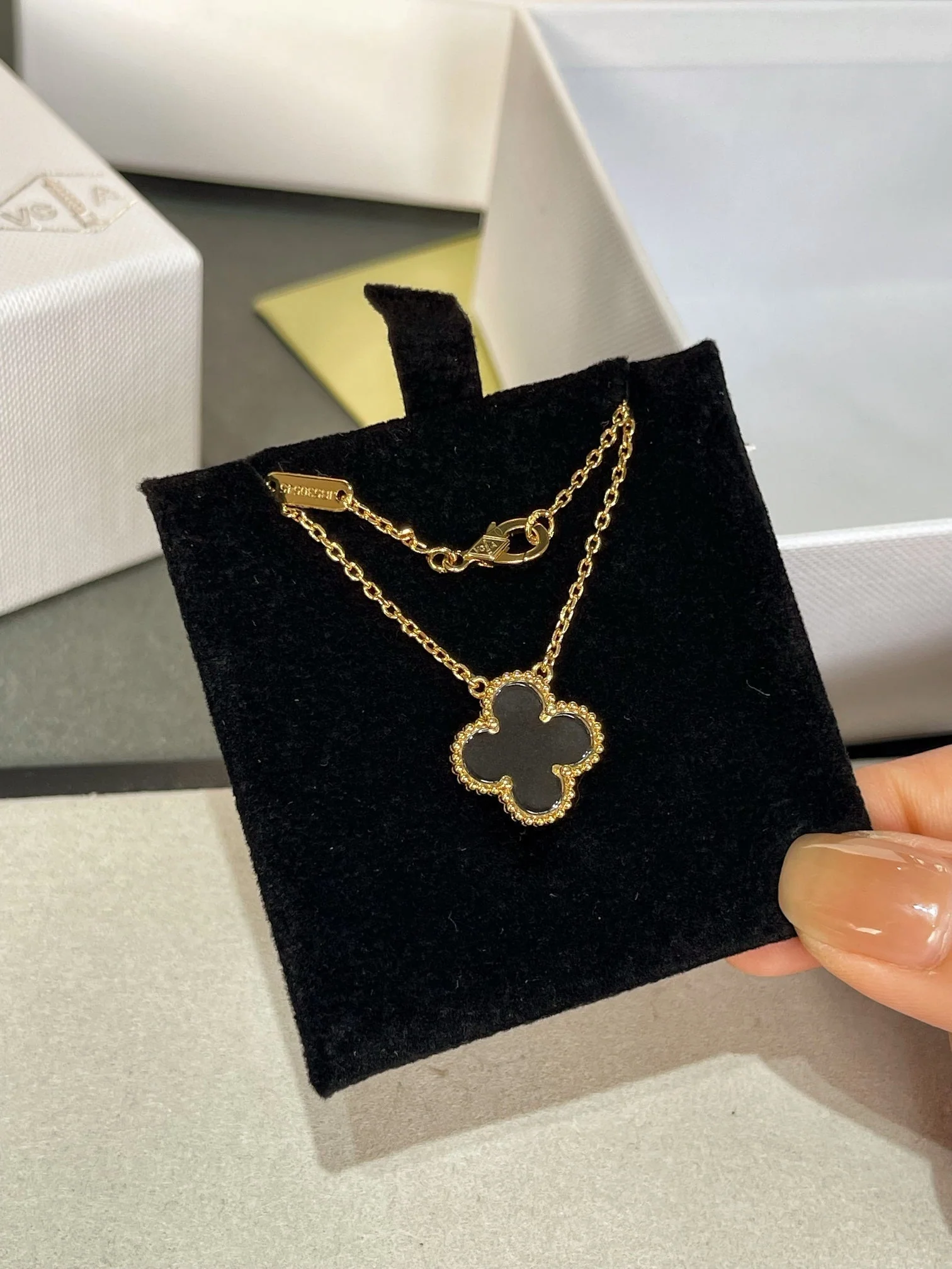 Regalia jewelryCLOVER ROCK CRYSTAL ROSE GOLD NECKLACE