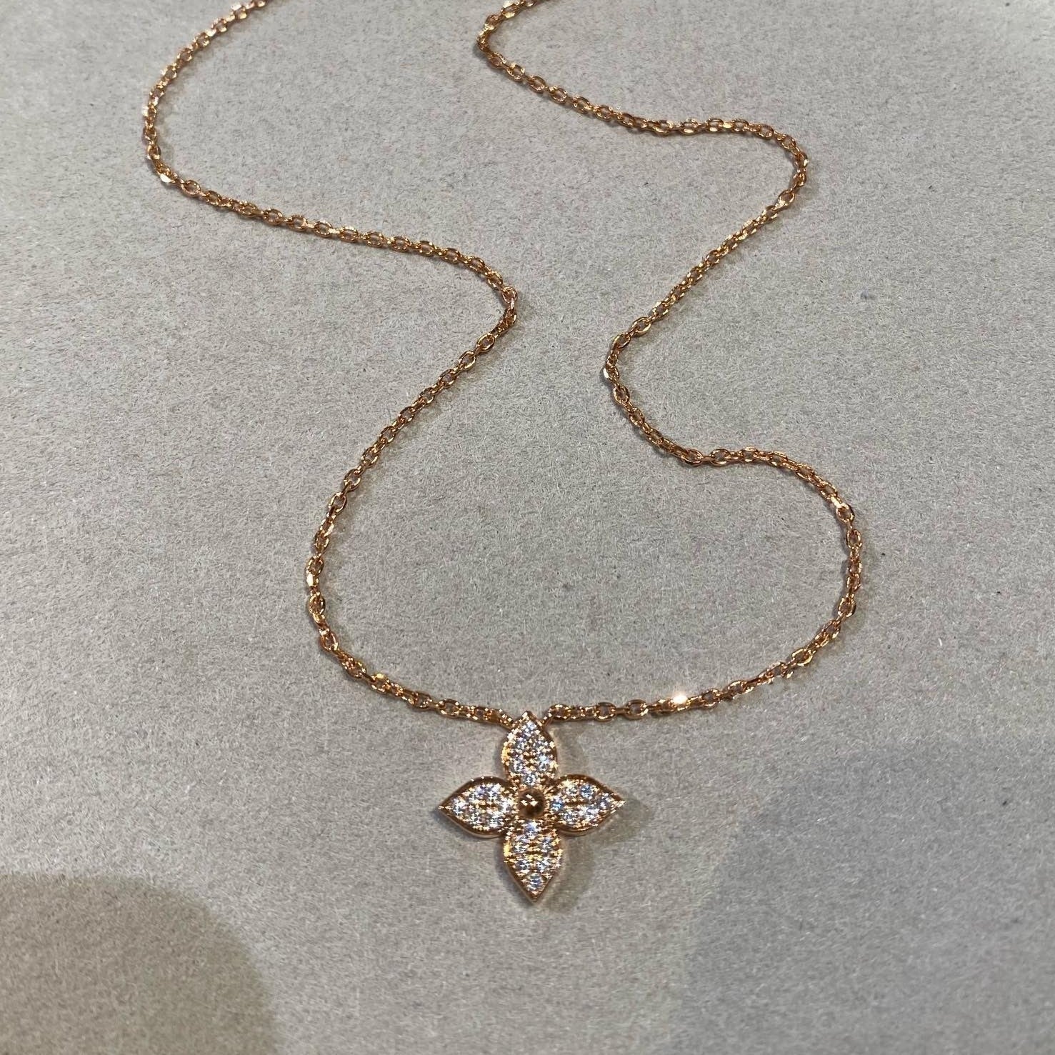 Regalia jewelrySTAR DIAMOND NECKALCE