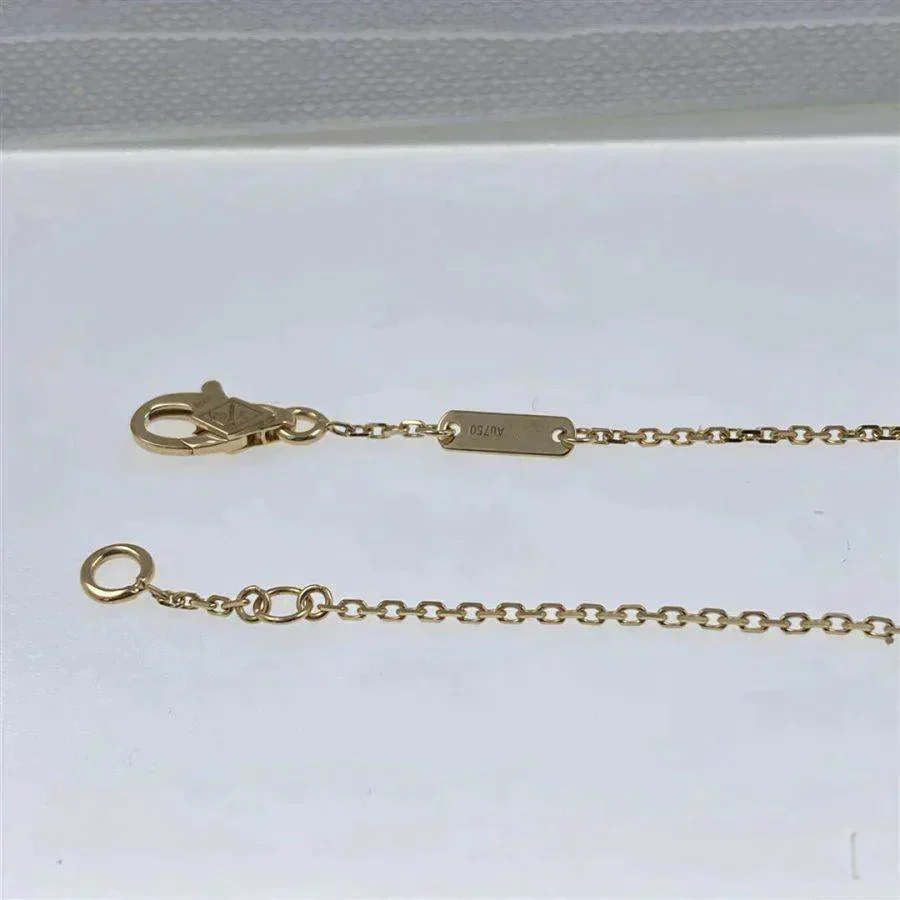 Regalia jewelryCLOVER  CARNELIAN SINGLE FLOWER BRACELET