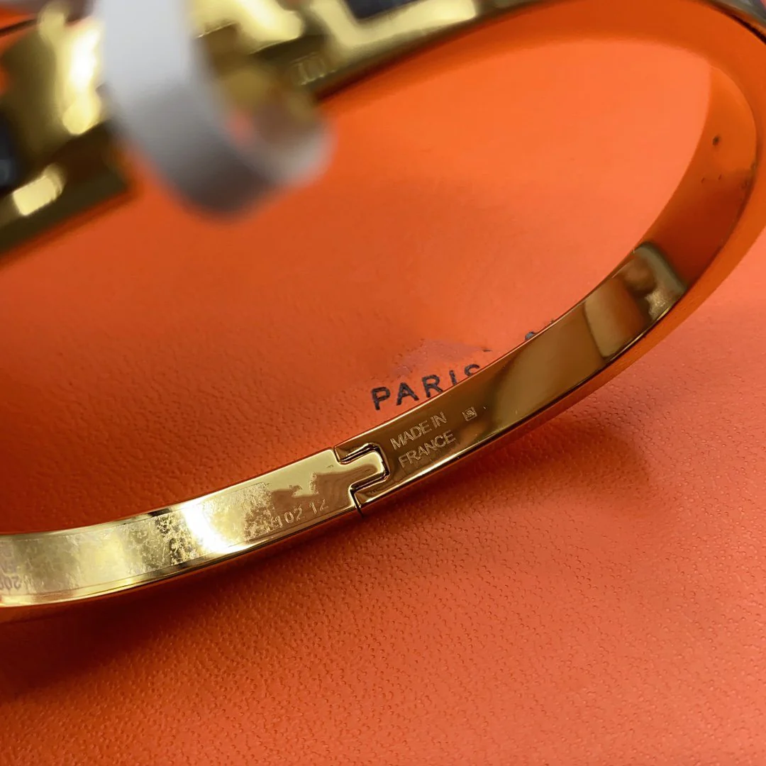 Regalia jewelryCLASSIC HM CLIC BLACK 8MM ENAMEL BRACELET