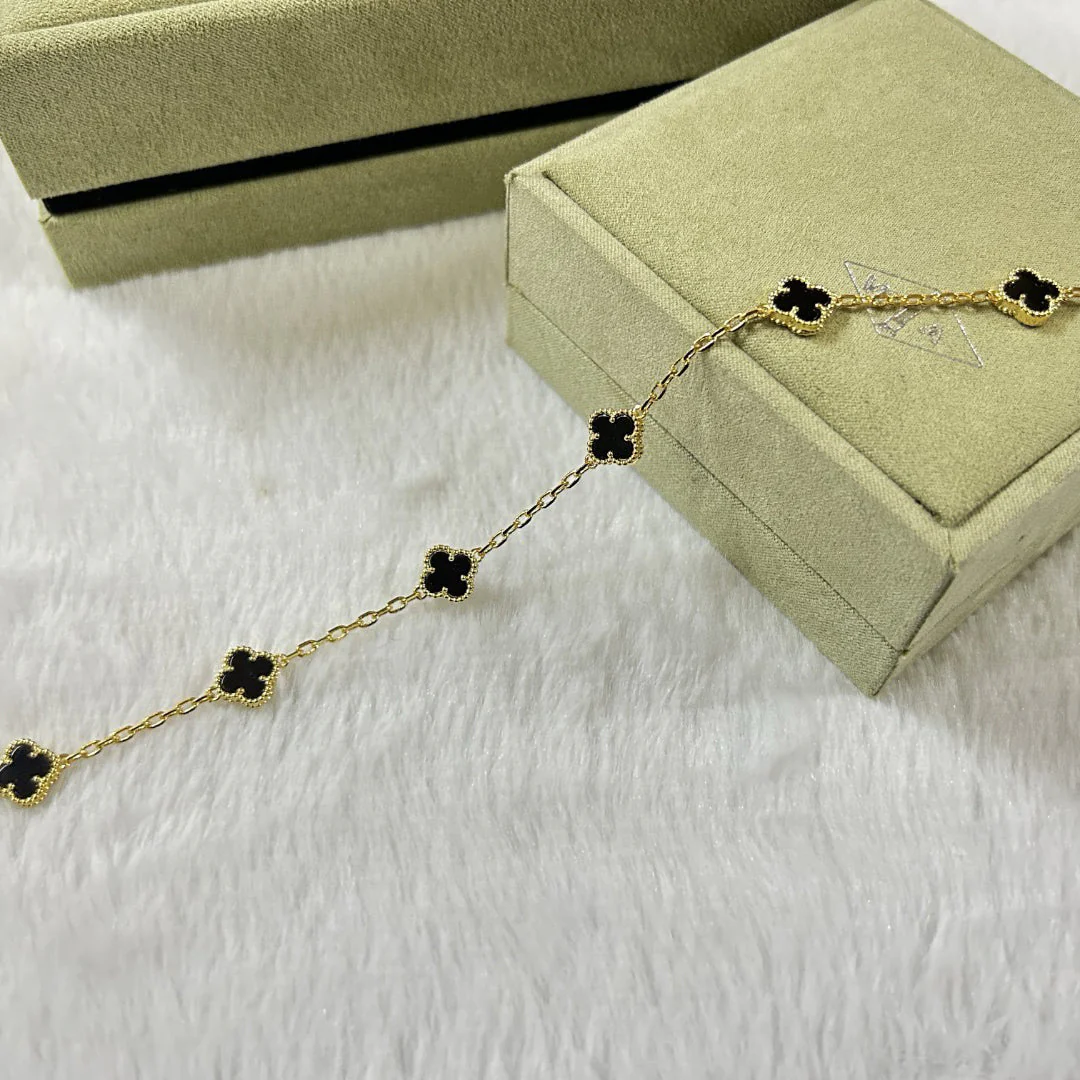 Regalia jewelryCLOVER 6 MOTIF  ONYXS BRACELET