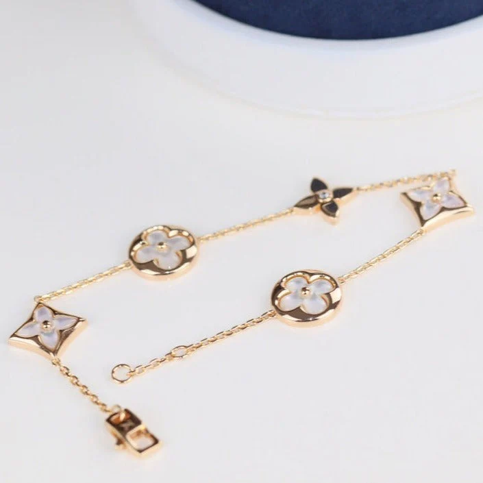 Regalia jewelryLEAF CLOVER BRACELET