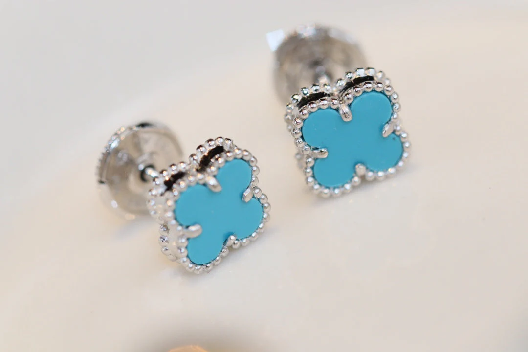 Regalia jewelryCLOVER MINI TURQUOISE SILVER STUD EARRINGS