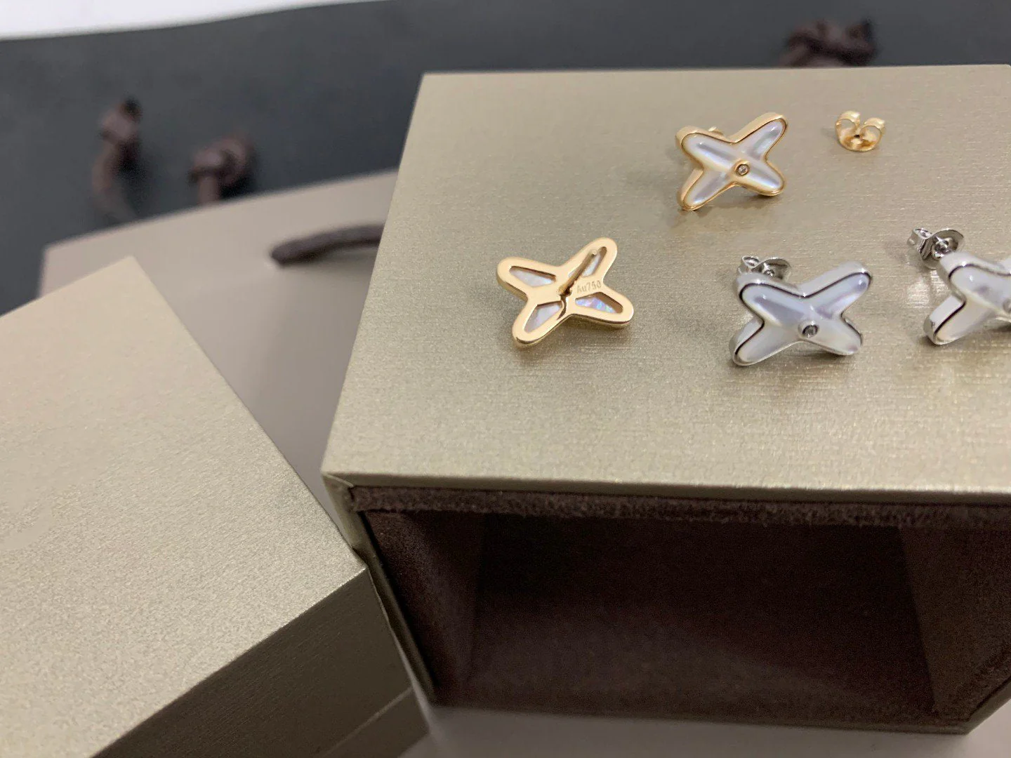 Regalia jewelryJEUX DE WHITE MOP SILVER DIAMOND EARRINGS