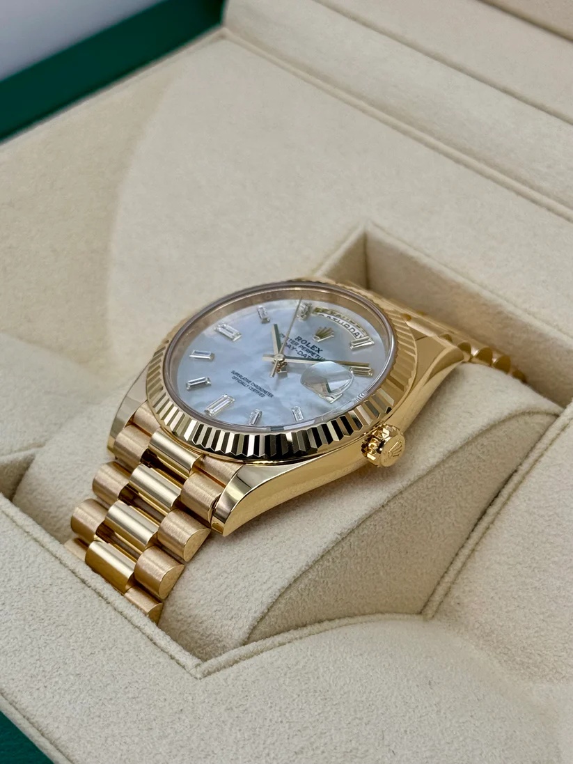 【Super Clone】ROLEX Day-Date 40mm Yellow Gold President  Mother of Pearl Diamond Baguette Dial - 228238