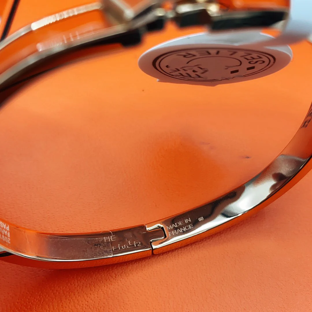 Regalia jewelryCLASSIC HM CLIC RED 8MM ENAMEL BRACELET