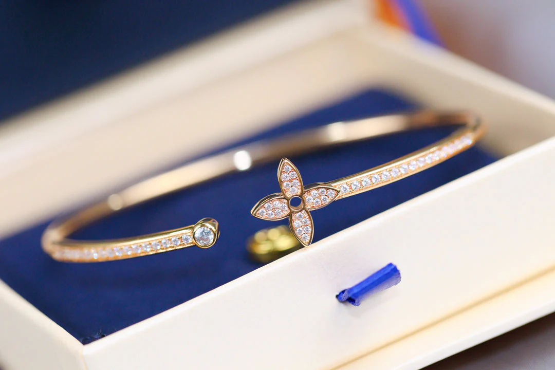 Regalia jewelryIDYLLE PINK GOLD OPEN BRACELET DIAMOND PAVED