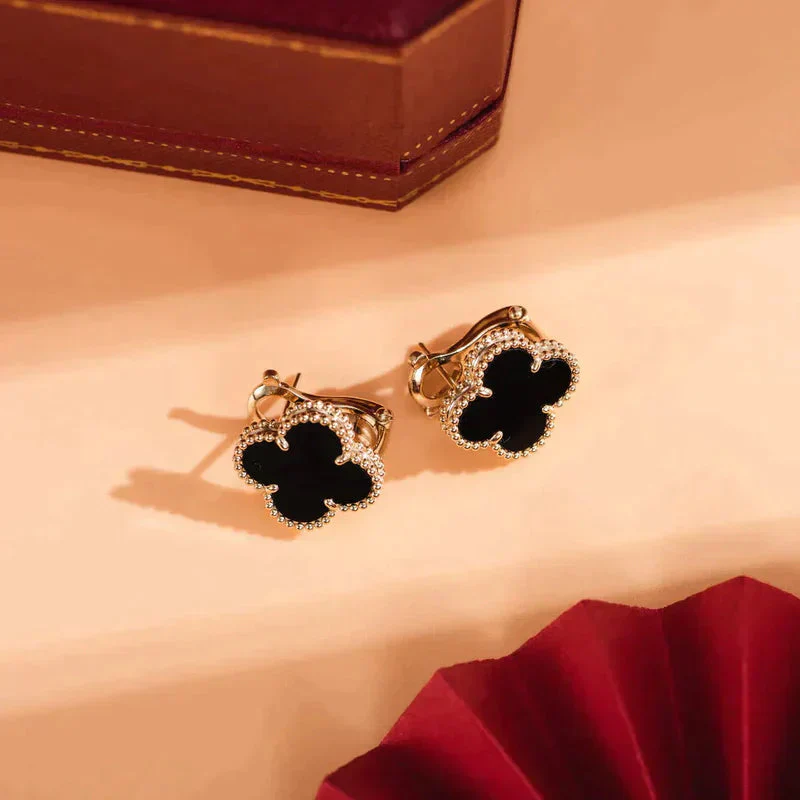 Regalia jewelryCLOVER MEDIUM 1 MOTIFS  ONYX STUD EARRINGS