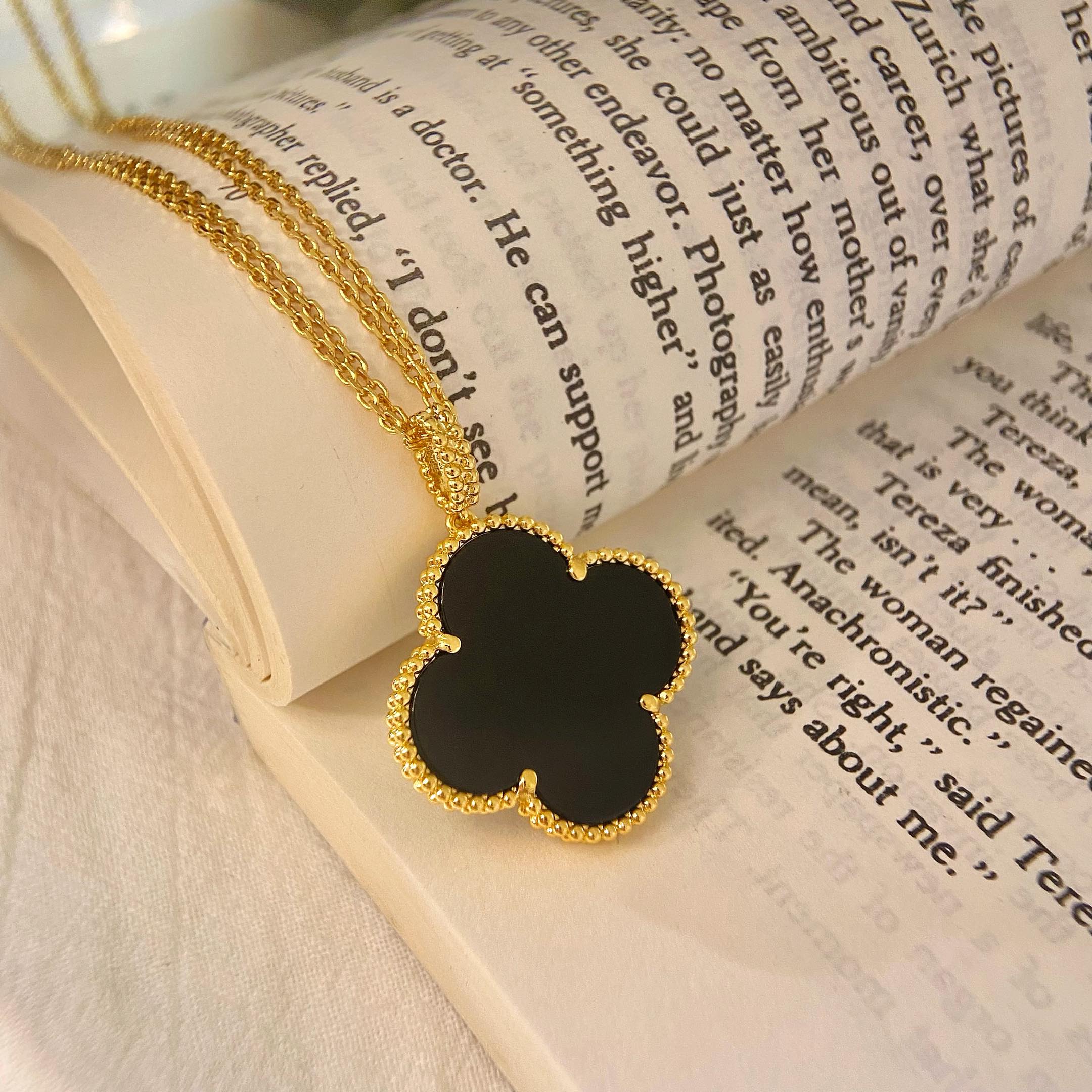 Regalia jewelryCLOVER 25MM NECKLACE GOLD ONYX
