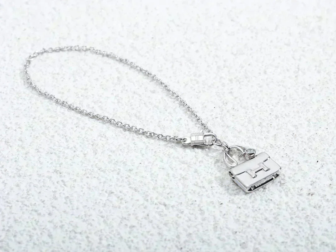 Regalia jewelryAMULETTE PEDANT SILVER NECKLACE