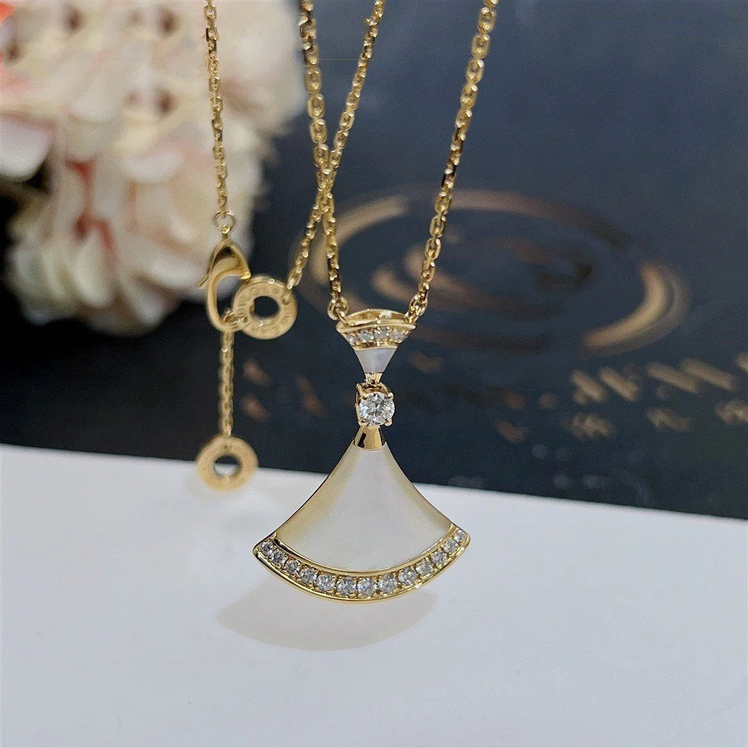 Regalia jewelryDREAM NECKLACE MOP GOLD DIAMOND