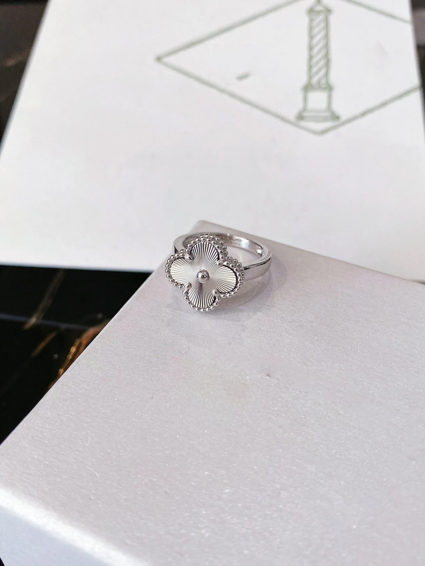 Regalia jewelryCLOVER SILVER RING