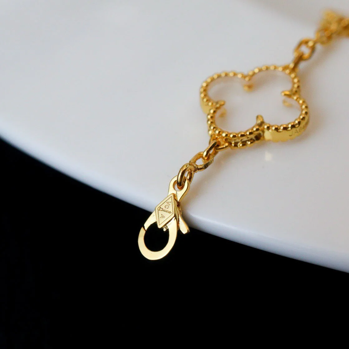 Regalia jewelryCLOVER 5 MOTIF ROCK CRYSTAL PINK GOLD BRACELET