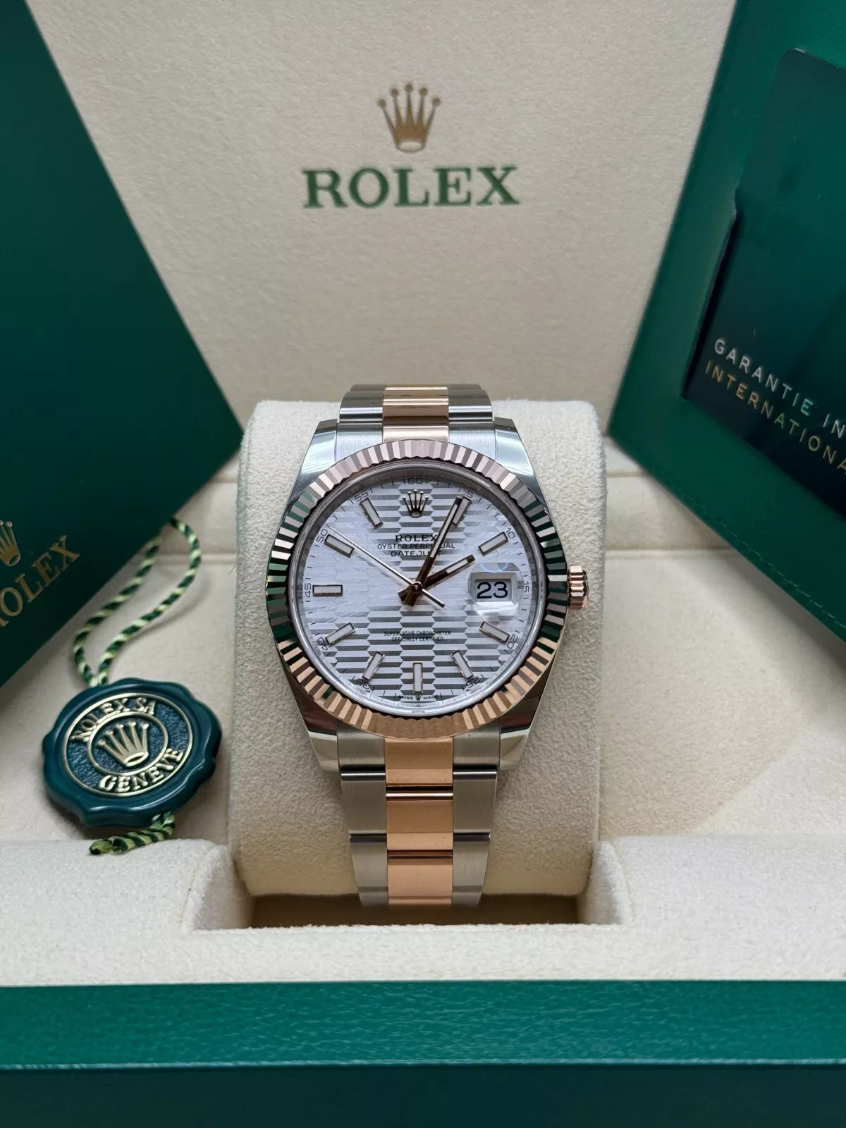 【Super Clone】ROLEX Datejust 41mm 126331 Silver Fluted Motif Dial Two Tone Stainless Steel & 18K Rose Gold Jubilee Bracelet Men's Watch