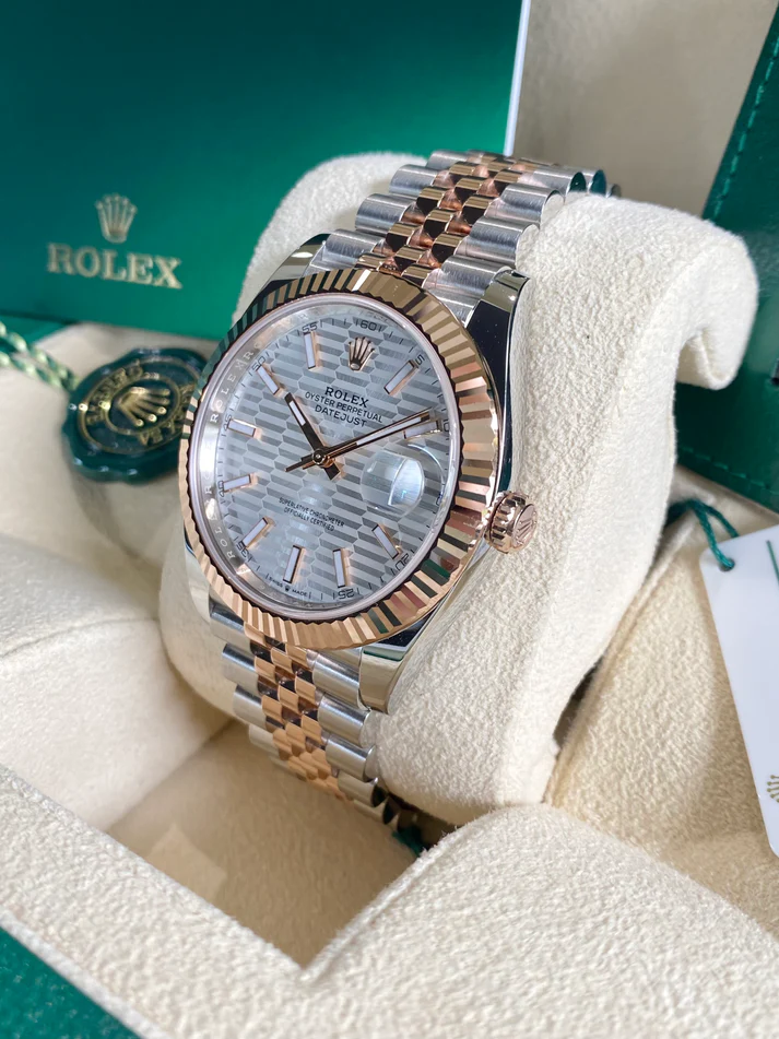 【Super Clone】ROLEX Datejust 41mm 126331 Silver Fluted Motif Dial Two Tone Stainless Steel & 18K Rose Gold Jubilee Bracelet Men's Watch