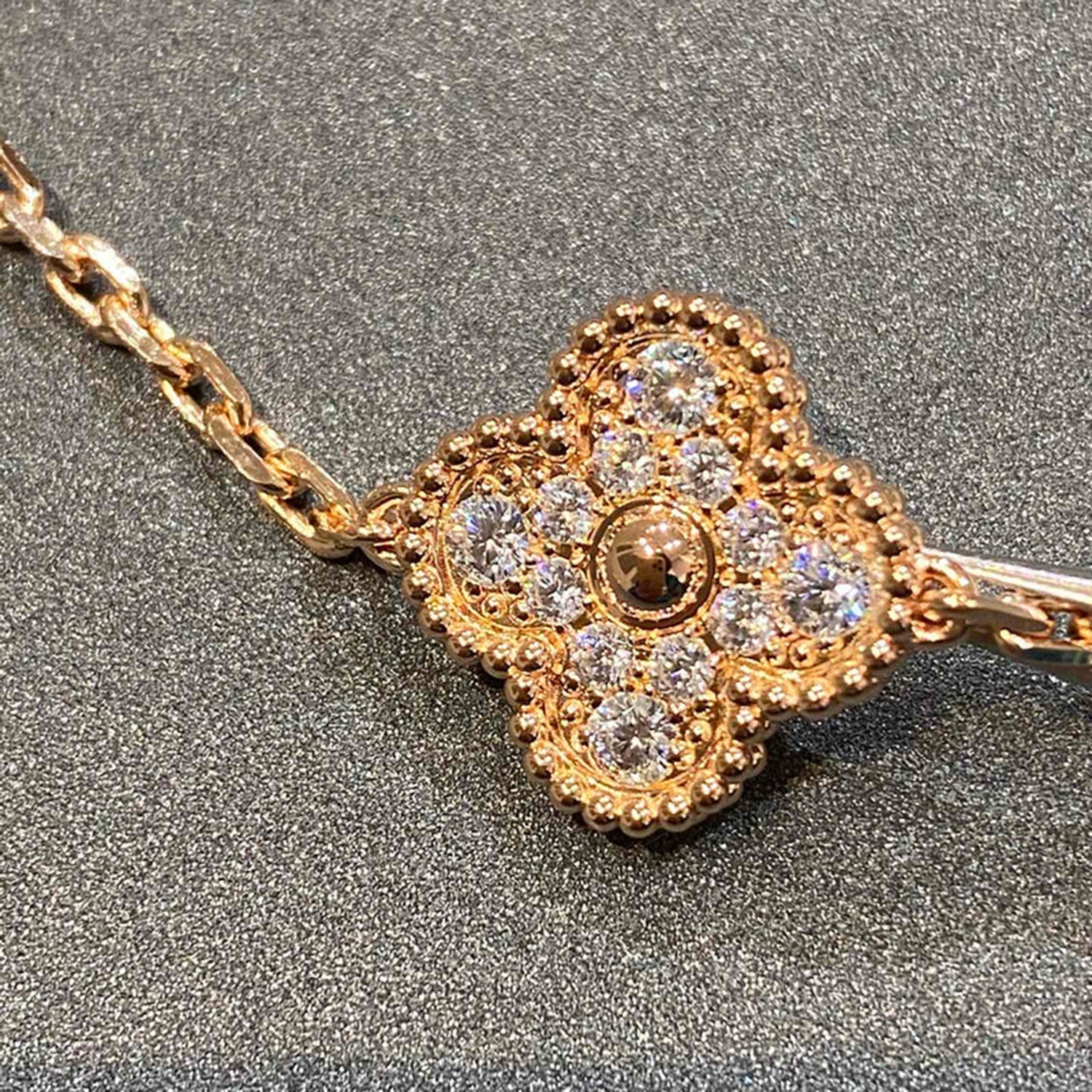 Regalia jewelryCLOVER 5 MOTIFS  FULL DIAMOND BRACELET