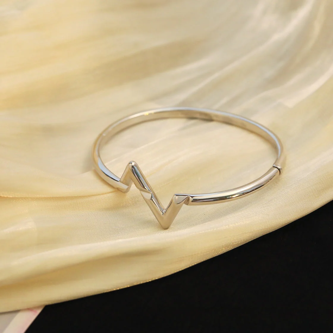 Regalia jewelryVOLTE UPSITE DOWN BRACELET